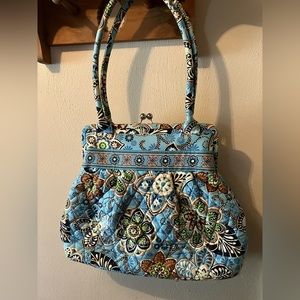 Unique VeraBradley Bag, w/snap clasp hard framed top. 7 inner pockets, 1 out pkt